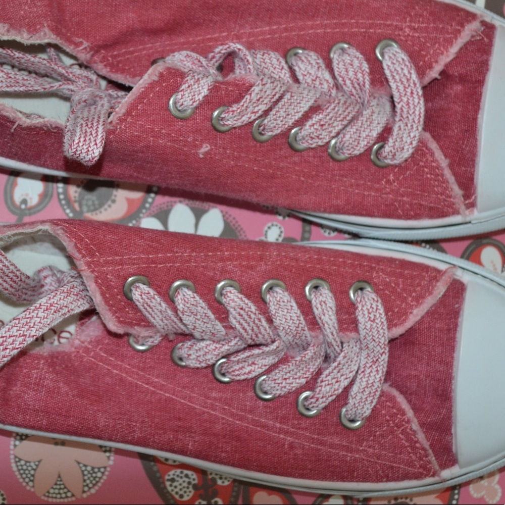 Maurice’s never worn sneakers.